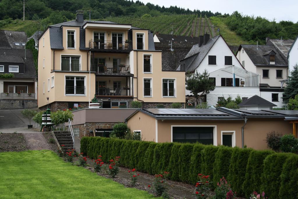 Отель Weingut Goeres Бридель Экстерьер фото