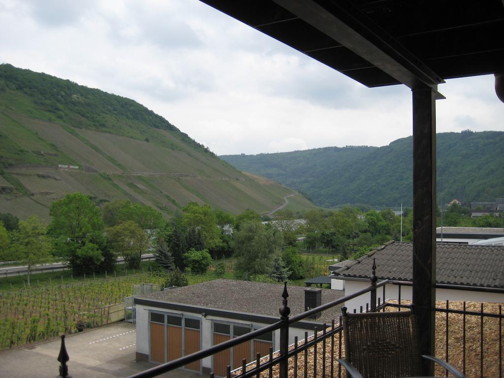 Отель Weingut Goeres Бридель Номер фото
